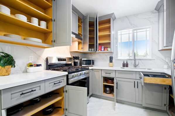 Fridge, microwave, oven, stovetop