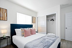 Iron/ironing board, free WiFi, bed sheets