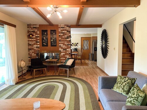 Clubhouse ' 63- Spacious 4-bedroom house with WiFi, on country club golf course