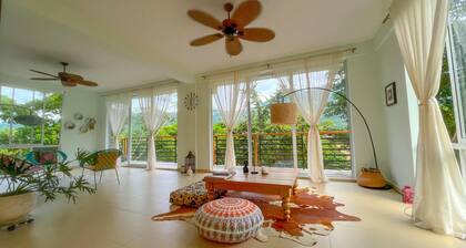 Step into your private jungle retreat in delightful Tayrona with WiFi, AC