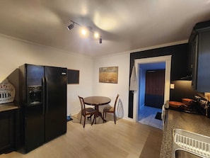 Fridge, microwave, oven, stovetop - Le Petit Pouch Cove, cute 3 Bed house with ocean views, 15 mins from St John's! (Flatrock)