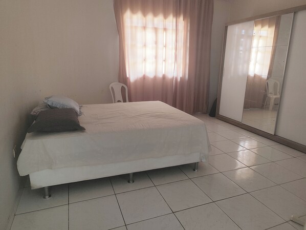 3 bedrooms, iron/ironing board, WiFi, bed sheets - Cozy house in São Raimundo Nonato, Piauí, land of Serra da Capivara (São Raimundo Nonato)