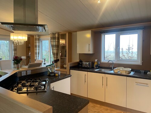 Lilac Lodge Retreat for 6, Set in One Acre of Land