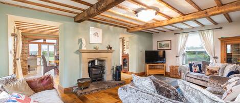 TV, fireplace, stereo