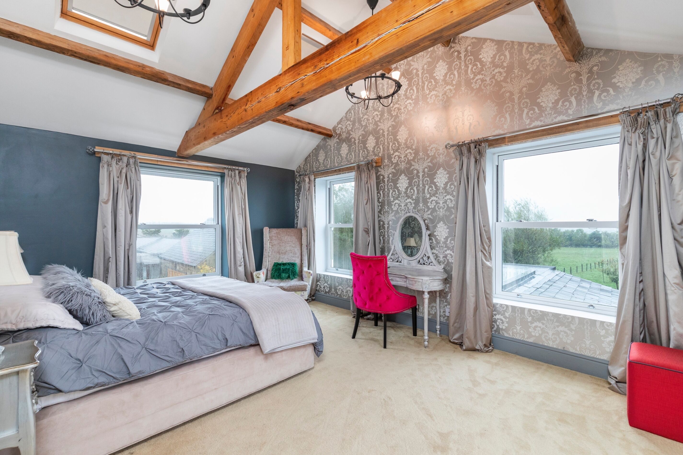 5 bedrooms, iron/ironing board, WiFi, bed sheets