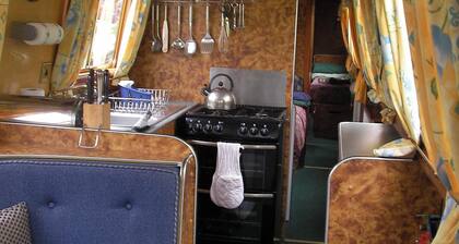 Stone - Boat - Sleeps 6 - Pet Friendly - 85ws