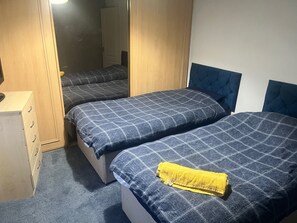 3 bedrooms, iron/ironing board, WiFi, bed sheets