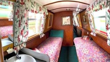 3 bedrooms, bed sheets