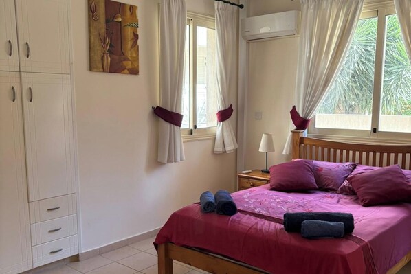 2 bedrooms, iron/ironing board, WiFi, bed sheets