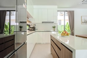 Fridge, microwave, oven, coffee/tea maker