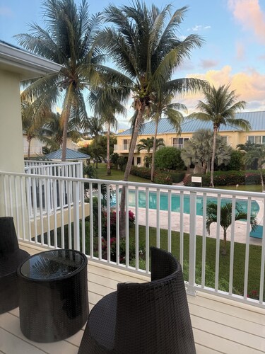 Grace Bay Escape - Walk to #1 Beach & Grace Bay Strip. 2 Bedrooms, Shared Pool