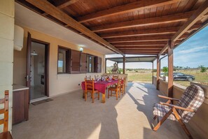 تناول الطعام بالخارج