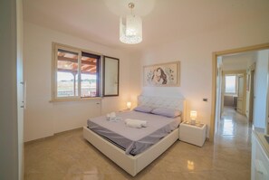 3 عدّة غرف نوم وواي فاي مجانًا وملاءات أسرّة