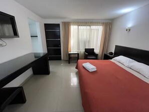 1 chambre, fer et planche à repasser, Wi-Fi, draps fournis
