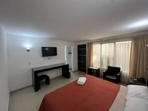1 slaapkamer, een strijkplank/strijkijzer, wifi, beddengoed