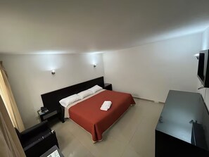 1 bedroom, iron/ironing board, WiFi, bed sheets - Hotel Villa Capri, 1 cama triple 4 Huéspedes (Morelia)
