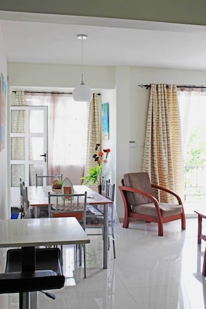 Apartment, Balcony, Courtyard View | Living area