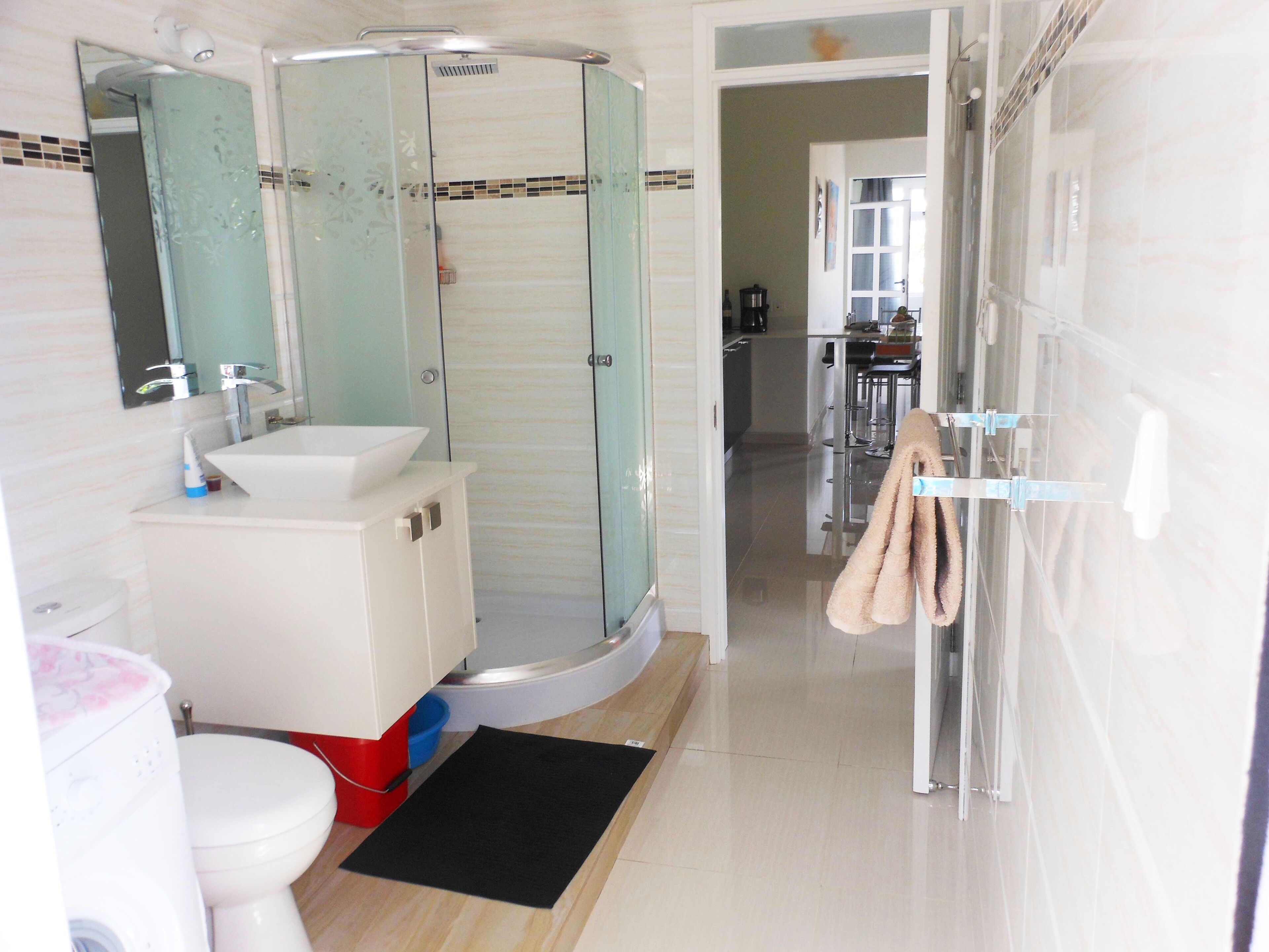 Apartment, 2 Bedrooms, Balcony, Pool View | Bathroom