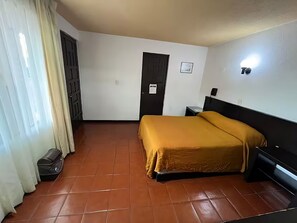 1 chambre, fer et planche à repasser, Wi-Fi, literie fournie