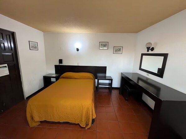 1 chambre, fer et planche à repasser, Wi-Fi, literie fournie