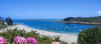 Renovated house 300 m from the beach and the GR34