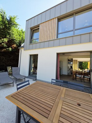 Outdoor dining - Renovated house 300 m from the beach and the GR34 (Landéda)