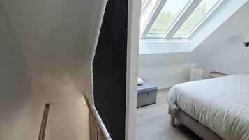 Een strijkplank/strijkijzer, gratis wifi, beddengoed