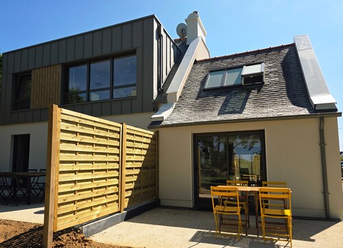 Renovated house 300 m from the beach and the GR34
