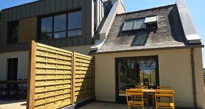 Renovated house 300 m from the beach and the GR34