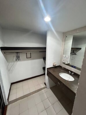Shower, jetted bath, hair dryer, bidet