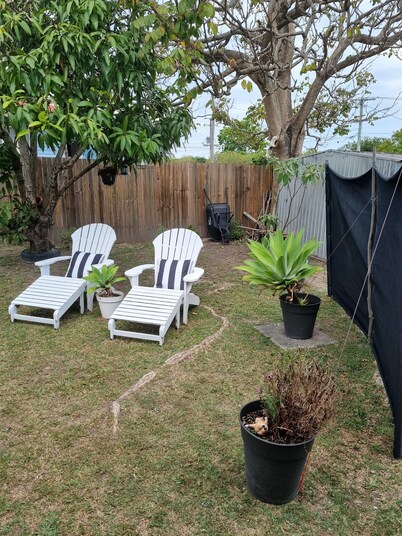 The Batch. Granny flat, close to Diggers RSL & Sunday Markets, GoldCoast line.