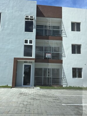 Exterior - 3-bedroom condo in awesome Santiago de los Caballeros with WiFi, AC (Santiago de los Caballeros)