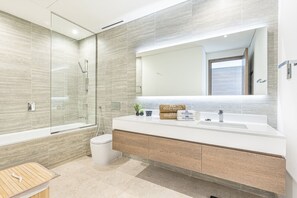 Hair dryer, towels - Anwa by Omniyat, 1503 | 1BR (Dubai Maritime City)