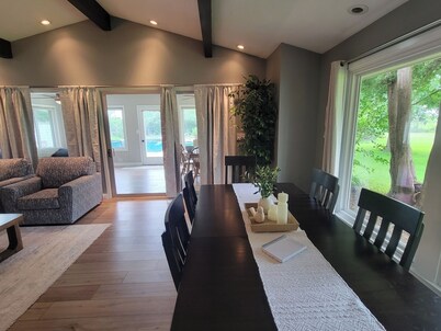 West Sioux Falls Retreat - private 3-bedroom acreage with heated pool