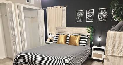 4-bedroom house With Home Theater - Hot Tub