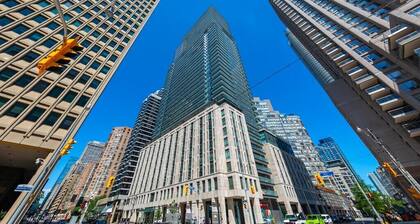 Cozy Downtown Escape: Near Subway, UofT, Financial Districts.