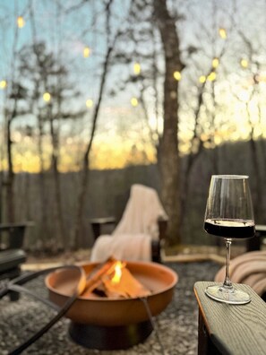 Property grounds - The Tree House- Wifi- Firepit- 2 Fireplaces-Garden Tub-Free Activities (Morganton)