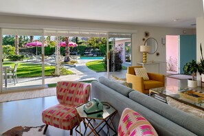 Smart TV, fireplace - Dazzling Mid-Century in Uptown Design District, Pool & Spa - P.S. Permit#068478 (Palm Springs)