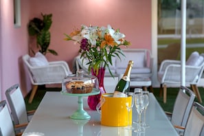 Dining - Dazzling Mid-Century in Uptown Design District, Pool & Spa - P.S. Permit#068478 (Palm Springs)