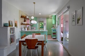 Micro-ondes, four, plaque de cuisson, lave-vaisselle