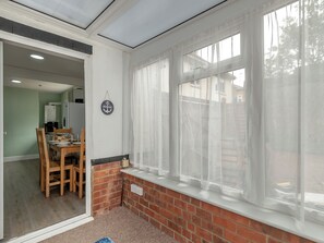 Dining - 3 bedroom accommodation in Chapel St Leonards (Chapel St Leonards)