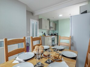 Dining - 3 bedroom accommodation in Chapel St Leonards (Chapel St Leonards)