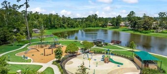 Arcade Game Room - BBQ Grill - Backyard - near The Woodlands