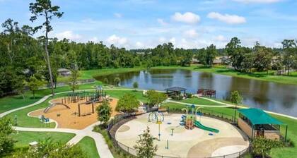 Arcade Game Room - BBQ Grill - Backyard - near The Woodlands