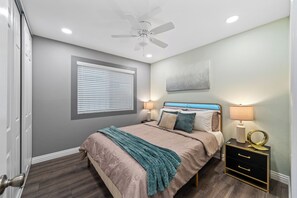 4 bedrooms, desk, iron/ironing board, free WiFi - 4BR/3Bth, King Bed, Gated Yard, Parking, Ranch (San Diego)