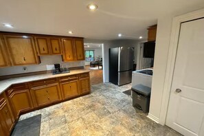 Mikrowelle, Ofen, Herdplatte, Geschirrspüler