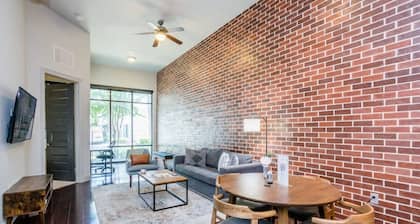 Rose at the Millennium - Stylish 1 BR in Houston