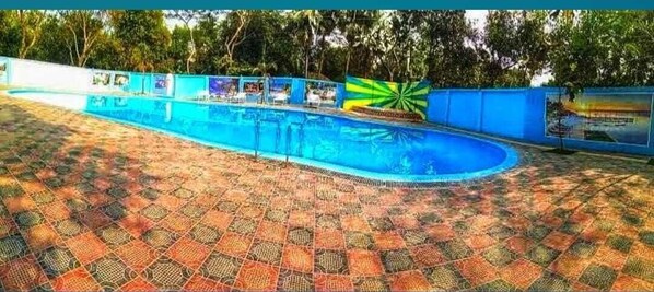 Piscina a l'aire lliure
