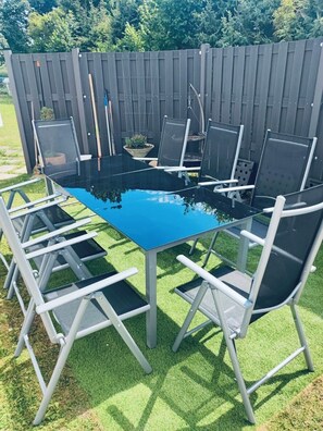 Outdoor dining - Sonnendeck – OG-Wohnung für bis zu 6 Personen (Laupheim)