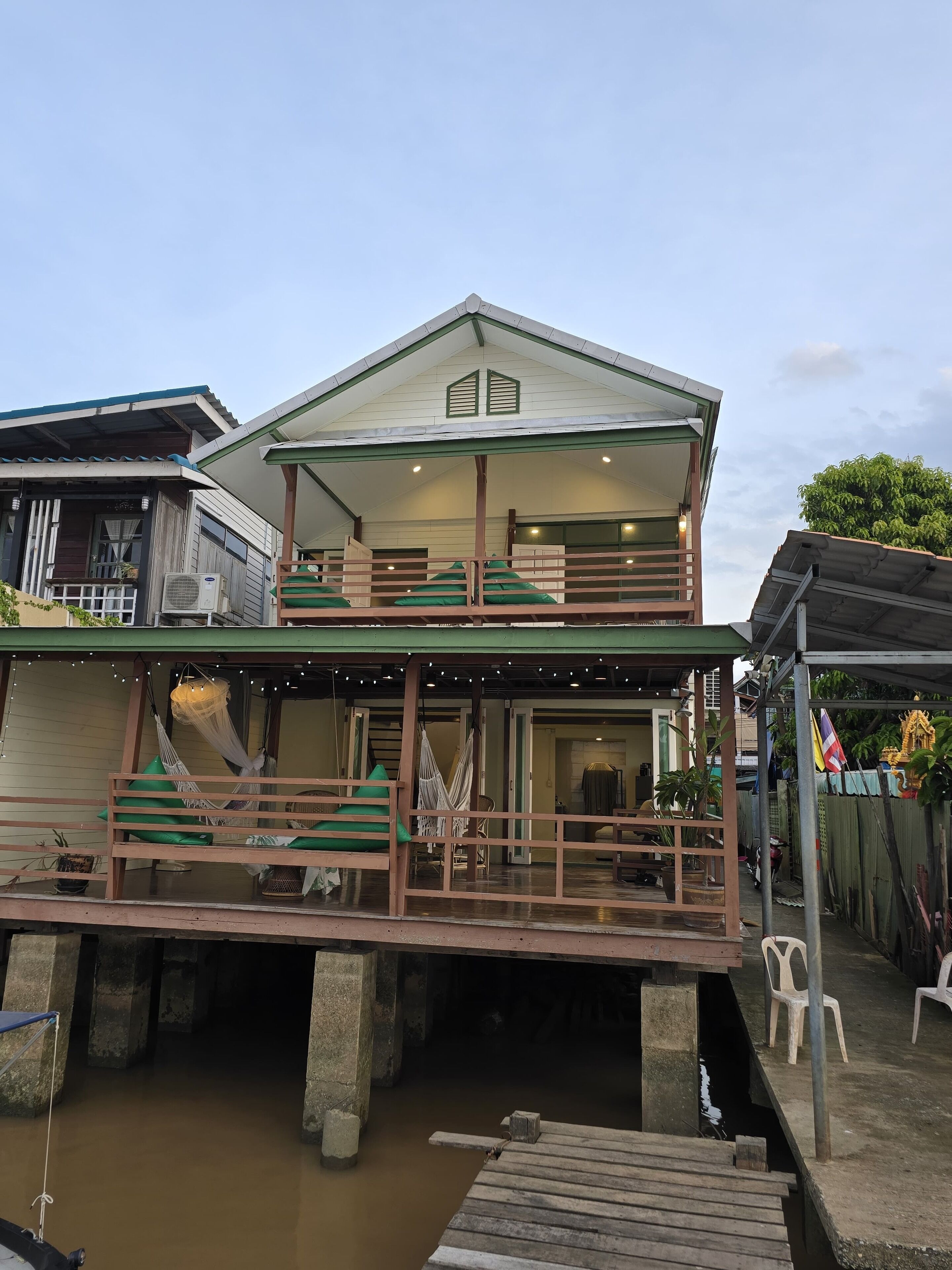 Mặt tiền nơi lưu trú